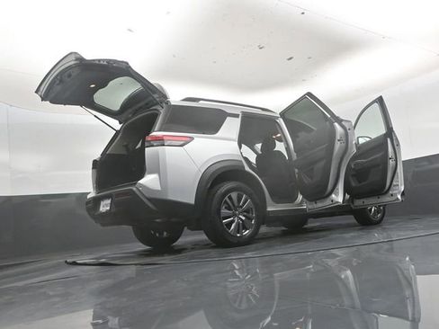 Used 2024 Nissan Pathfinder SV AWD/4WD image 55