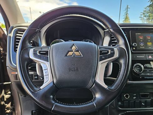 Used 2018 Mitsubishi Outlander SEL AWD/4WD image 22