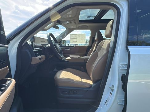 New 2026 INFINITI QX80 Luxe image 7