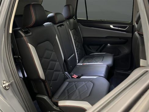 Used 2024 Volkswagen Atlas Peak Edition SEL image 30