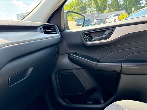 Certified 2022 Ford Escape SE w/ Cold Weather Package FWD image 18