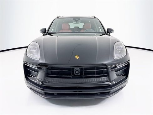 Used 2025 Porsche Macan image 6