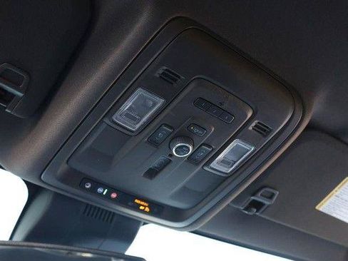 Used 2023 GMC Yukon Denali AWD/4WD image 18