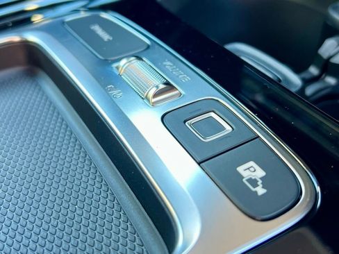 Certified 2025 Mercedes-Benz GLB 250 4MATIC image 18