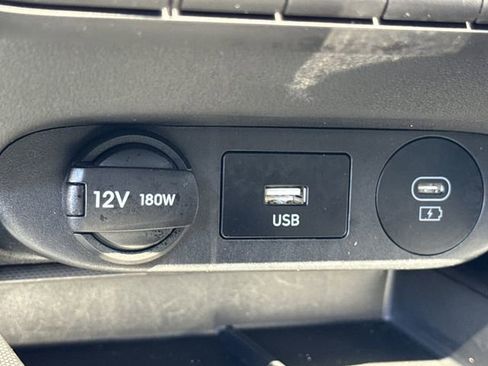 Used 2024 Hyundai Elantra Limited image 28