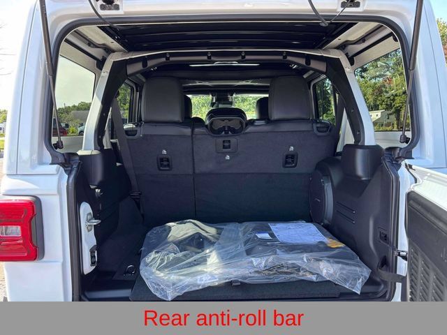 New 2027 Jeep Wrangler Unlimited Sahara AWD/4WD image 32