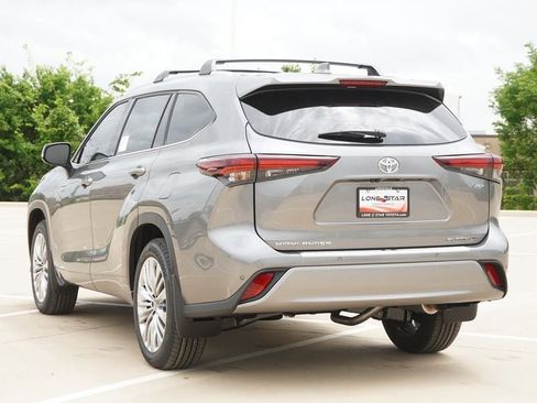New 2026 Toyota Highlander Platinum AWD/4WD image 7