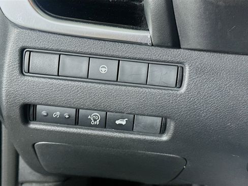 Used 2023 Nissan Rogue SL w/ SL Premium Package image 17