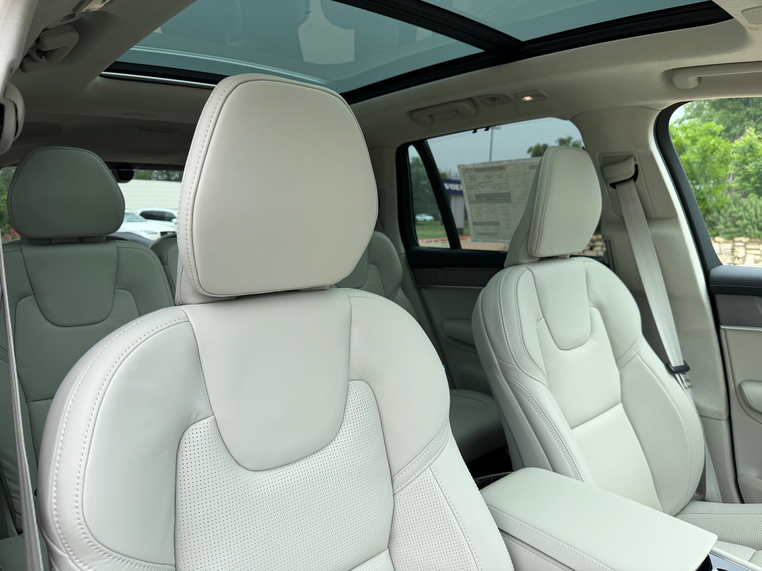 New 2026 Volvo XC90 T8 Ultra w/ Lounge Package AWD/4WD image 9