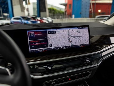 Used 2025 BMW X7 xDrive40i image 29