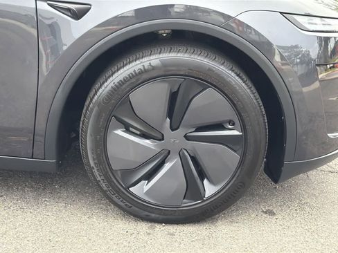 Used 2026 Tesla Model Y 2WD image 39