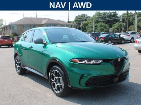 Used 2025 Alfa Romeo Tonale w/ Premium Package AWD/4WD image 2