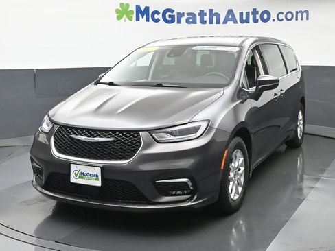 Used 2023 Chrysler Pacifica Touring-L FWD image 29