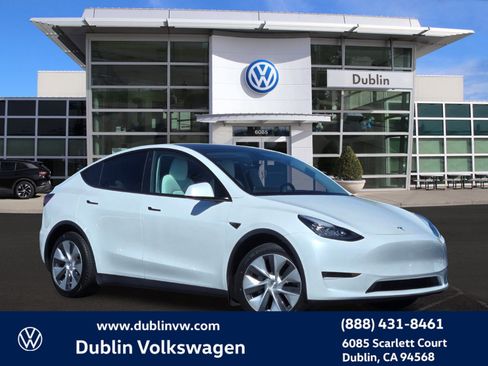 Used 2023 Tesla Model Y Long Range image 1