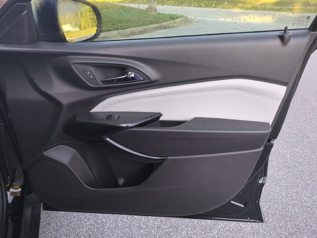 New 2026 Chevrolet Trax LT w/ LT Convenience Package FWD image 34