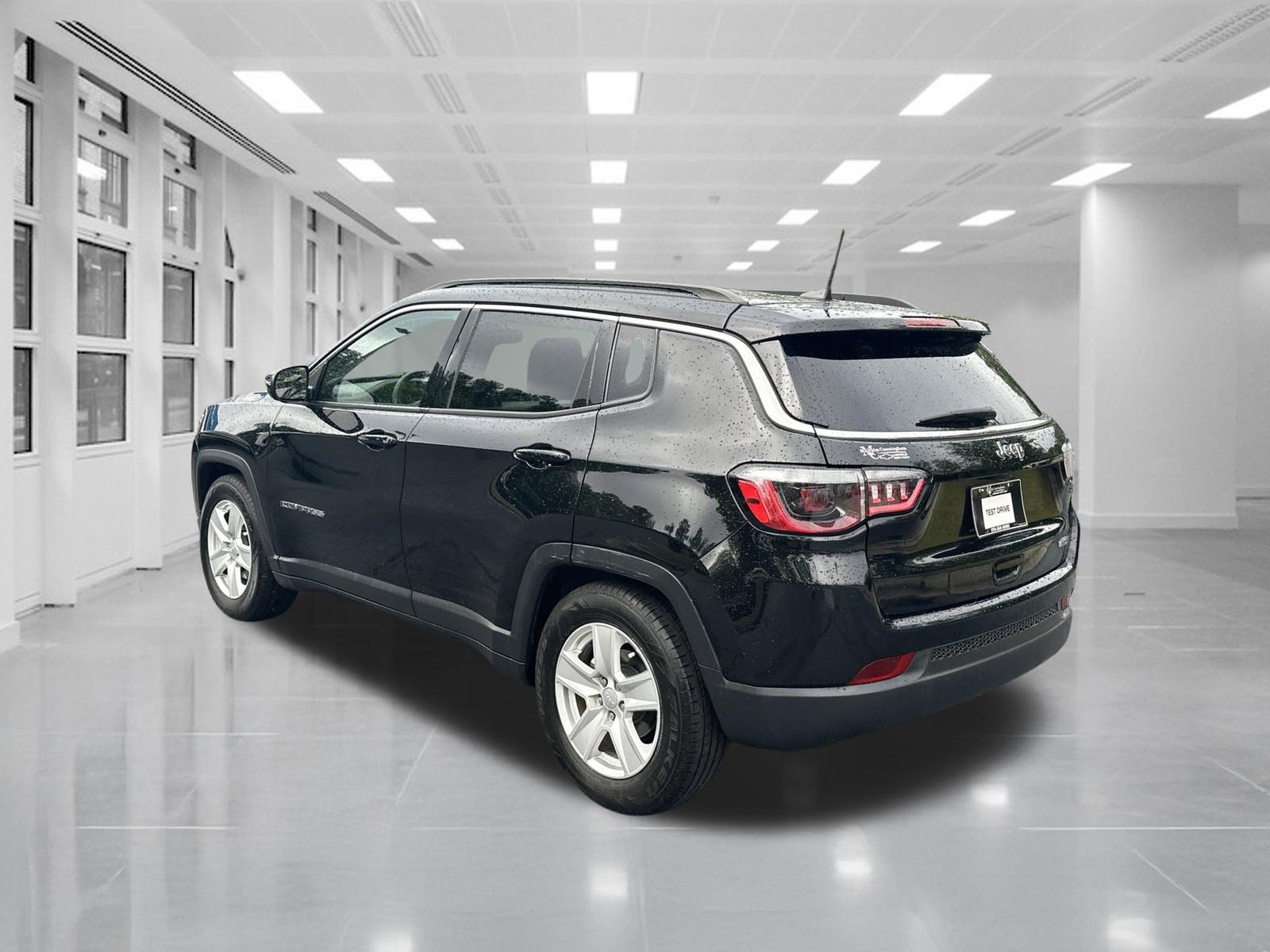 Used 2022 Jeep Compass Latitude FWD image 7