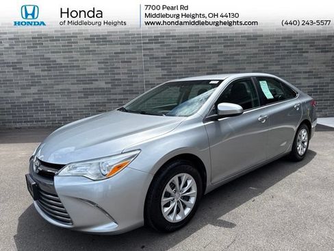Used 2017 Toyota Camry LE FWD image 1