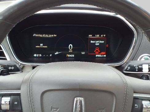 Used 2017 Lincoln Continental Reserve w/ Climate Package image 9