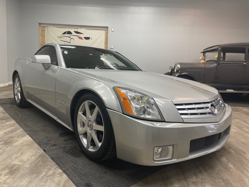 Used 2006 Cadillac XLR RWD image 17