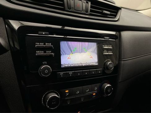 Used 2017 Nissan Rogue S AWD/4WD image 30