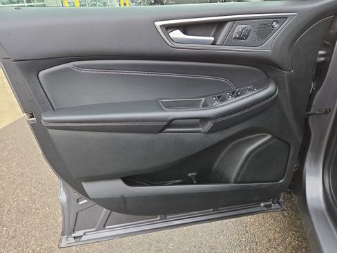 Used 2024 Ford Edge Titanium image 12