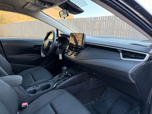 Used 2025 Toyota Corolla LE image 19