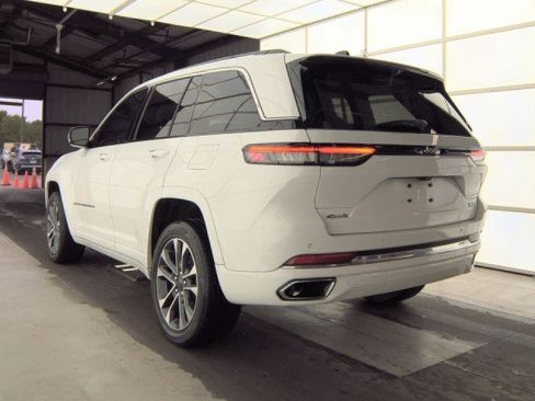 Used 2023 Jeep Grand Cherokee Overland w/ Luxury Tech Group IV AWD/4WD image 6