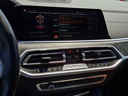 Used 2022 BMW X7 M50i AWD/4WD image 25