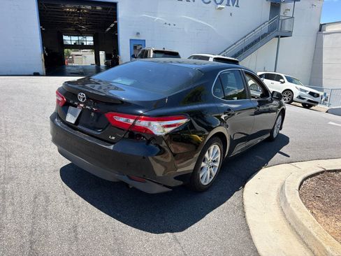 Used 2018 Toyota Camry LE FWD image 15