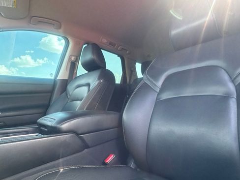 Certified 2023 Nissan Pathfinder SL w/ Black Appearance Package FWD image 42