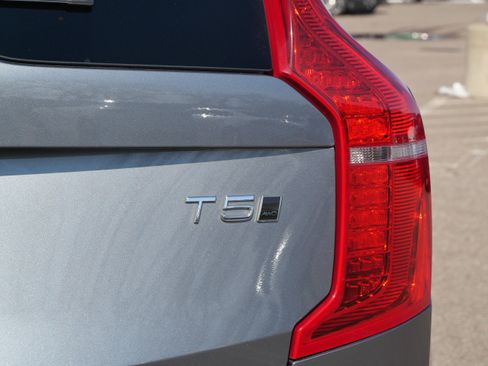 Used 2018 Volvo XC90 T5 Momentum w/ Convenience Package image 11