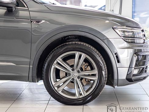 Used 2019 Volkswagen Tiguan SEL Premium image 11