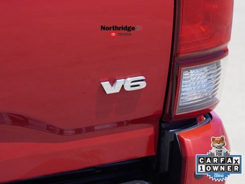 Used 2018 Toyota Tacoma TRD Sport w/ Technology Package RWD image 15