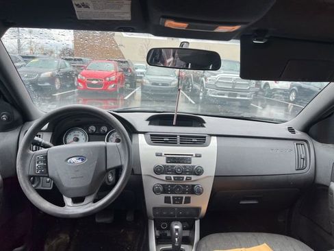 Used 2011 Ford Focus SE image 9