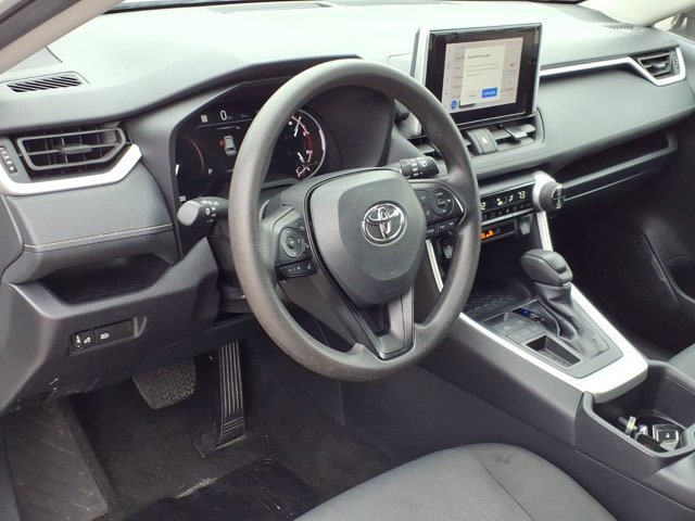 Used 2025 Toyota RAV4 XLE FWD image 18