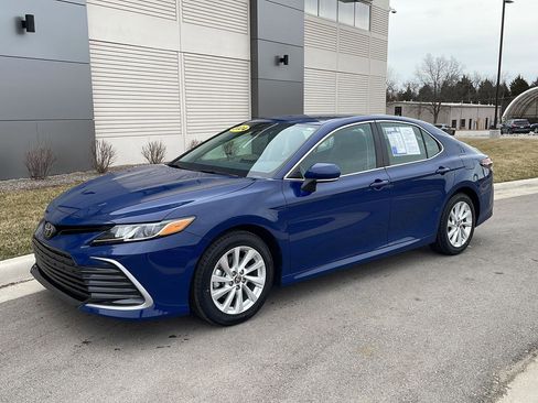 Used 2024 Toyota Camry LE image 3
