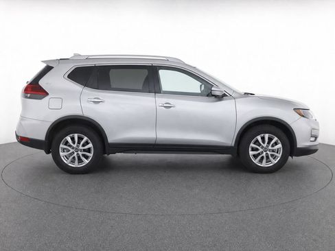 Used 2017 Nissan Rogue SV FWD image 8