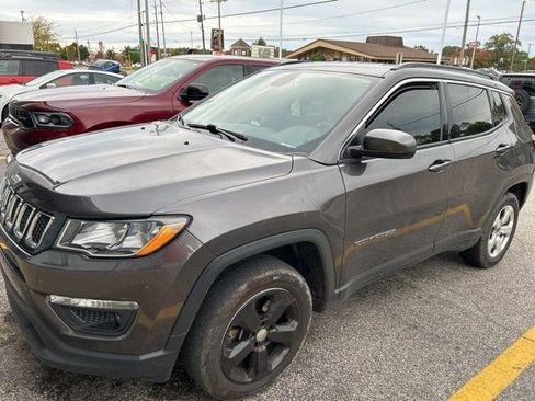 Used 2019 Jeep Compass Latitude w/ Popular Equipment Group AWD/4WD image 2