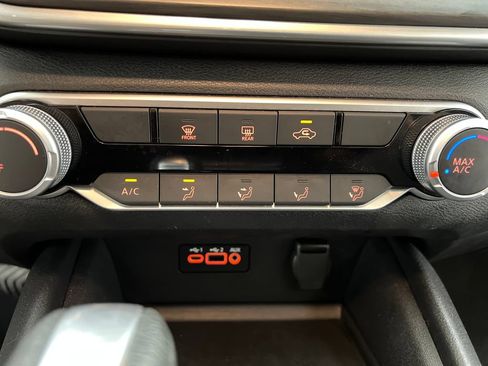 Used 2025 Nissan Altima 2.5 SV FWD image 49
