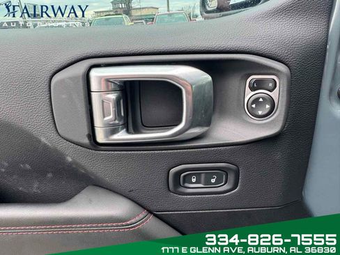 Used 2025 Jeep Gladiator Rubicon w/ Convenience Group image 14