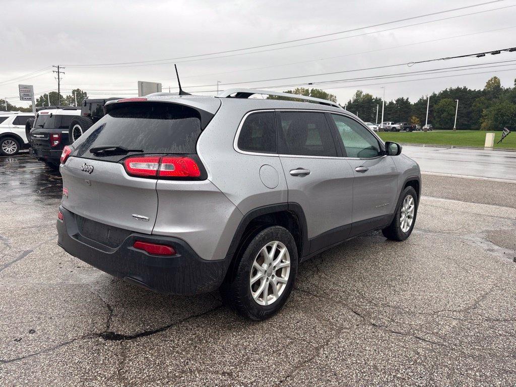 Used 2017 Jeep Cherokee Latitude w/ Cold Weather Group AWD/4WD image 8