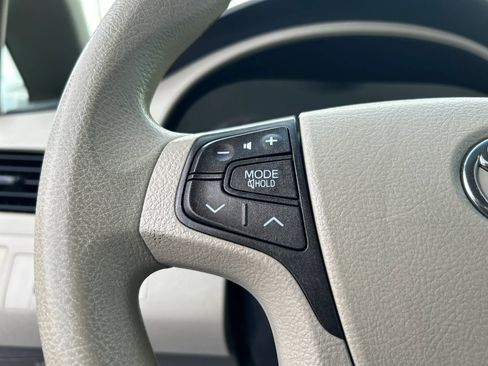 Used 2014 Toyota Sienna L image 26