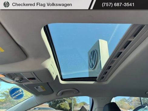 Used 2017 Volkswagen Jetta SE image 18