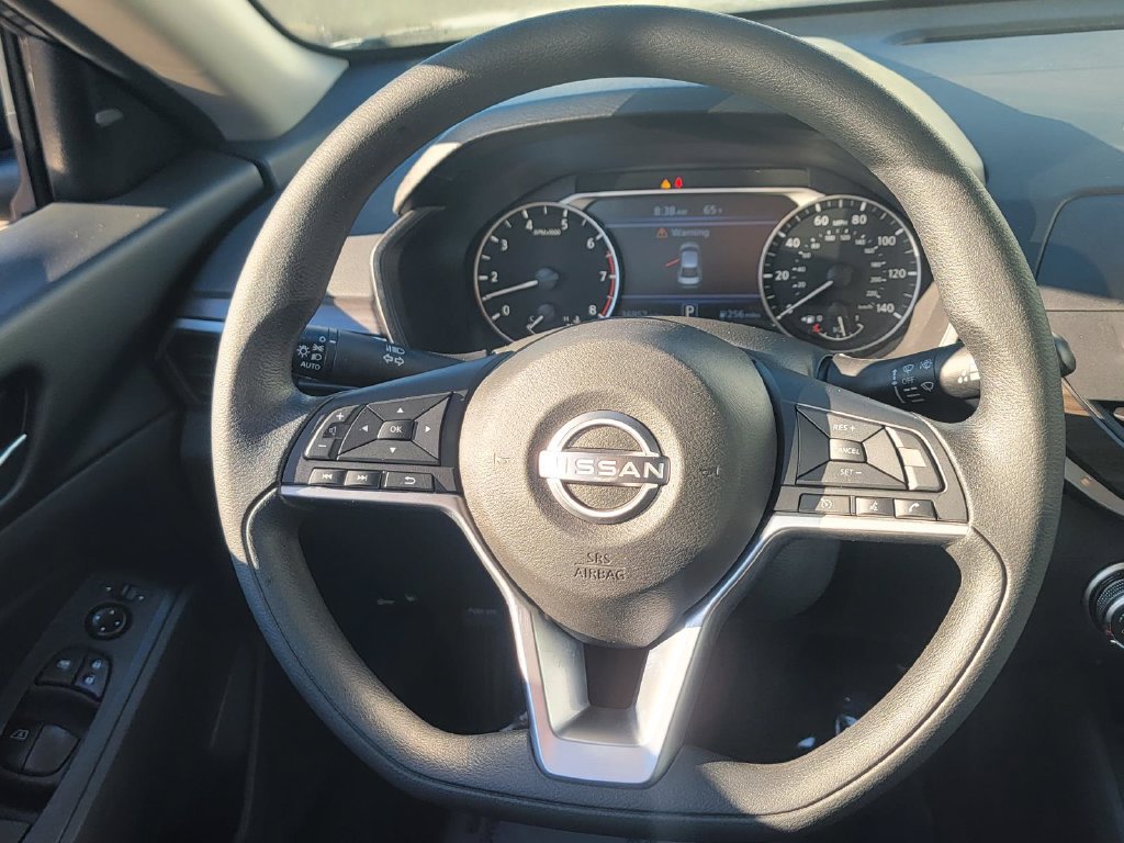 Used 2025 Nissan Altima 2.5 SV FWD image 18