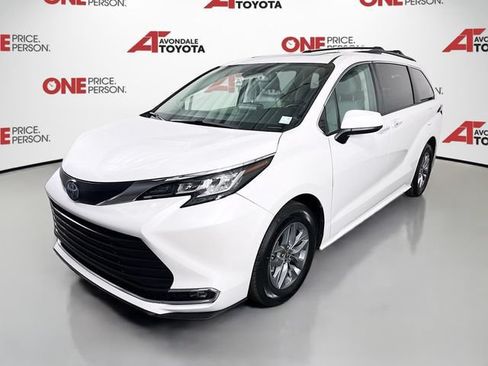 Certified 2022 Toyota Sienna XLE w/ XLE Plus Package FWD image 4