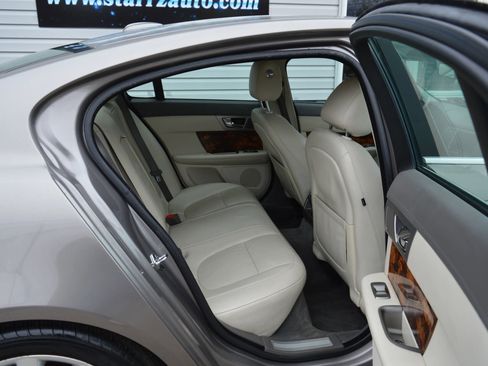 Used 2010 Jaguar XF Premium image 22