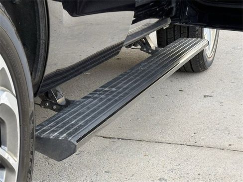 Used 2025 Lincoln Navigator Reserve image 8