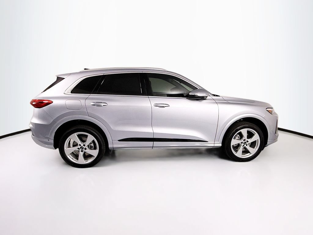 Used 2026 Audi Q5 Premium Plus w/ Premium Plus AWD/4WD image 4