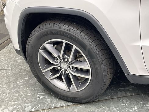 Used 2018 Jeep Grand Cherokee Limited image 33