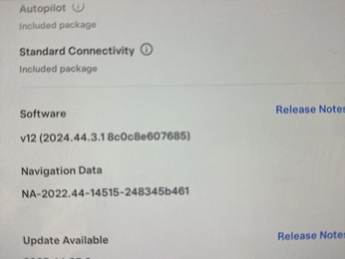 Used 2022 Tesla Model Y Long Range image 17